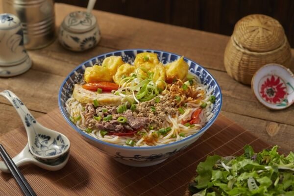 Bún riêu bò giò